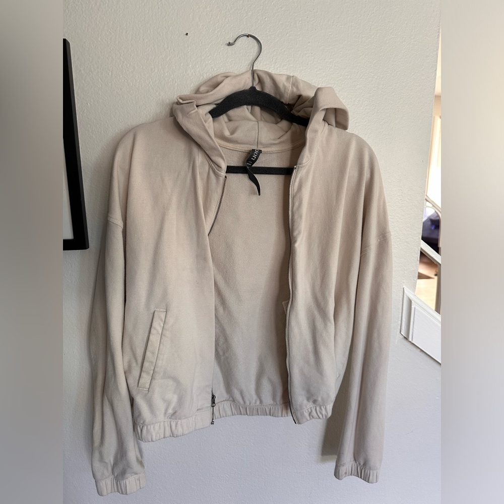 Vuori women’s zip hoodie jacket